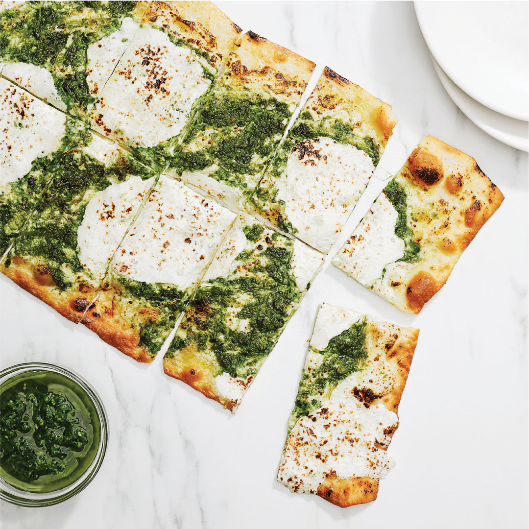 PIZZA DE PESTO Y PECORINO